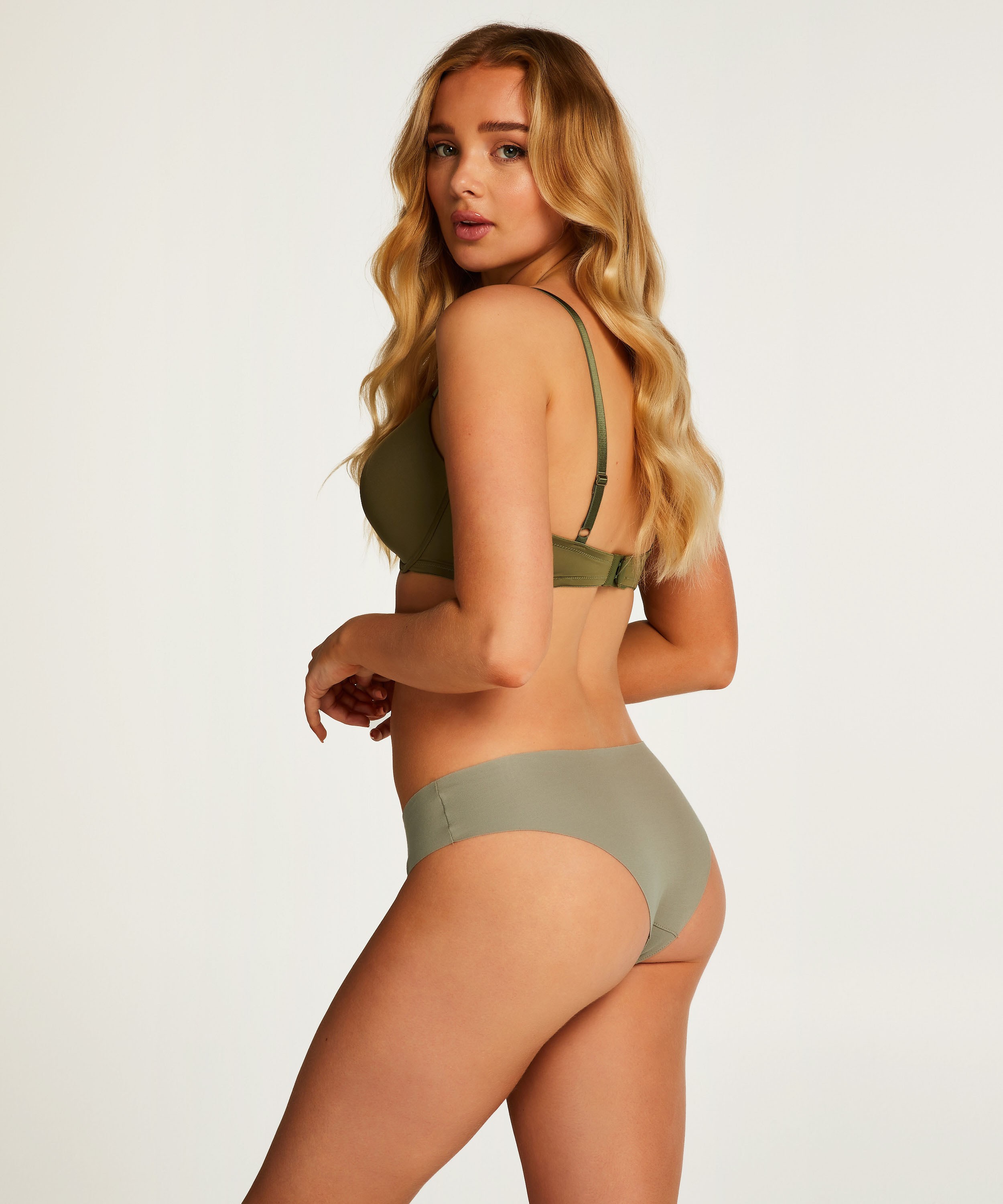 https://hunkemoller.by/media/img/hkm/194839_4.jpg